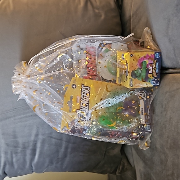 NIB Bundle Hulk Marvel Adventures 3-Piece Action Figurines Toy Set Gift Set Lot - Picture 9 of 10